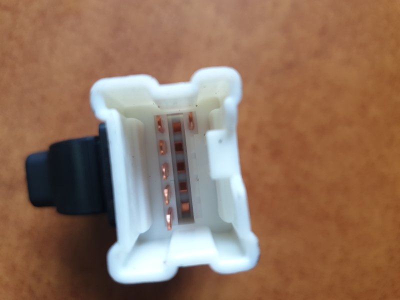 Кнопка стеклоподьемника Nissan Serena TNC24 QR20DE