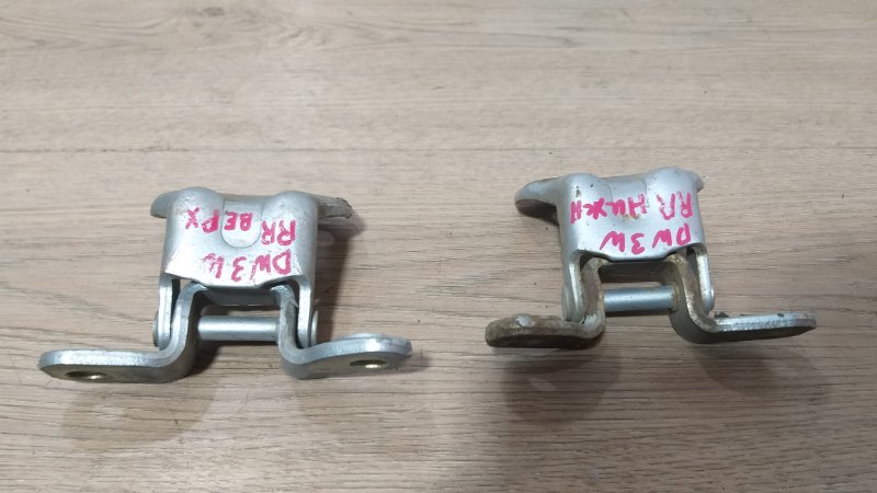 Петли двери задние правые Demio 2000 DW3W B3E