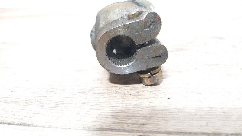 Карданчик рулевой Demio 2000 DW5W B5E