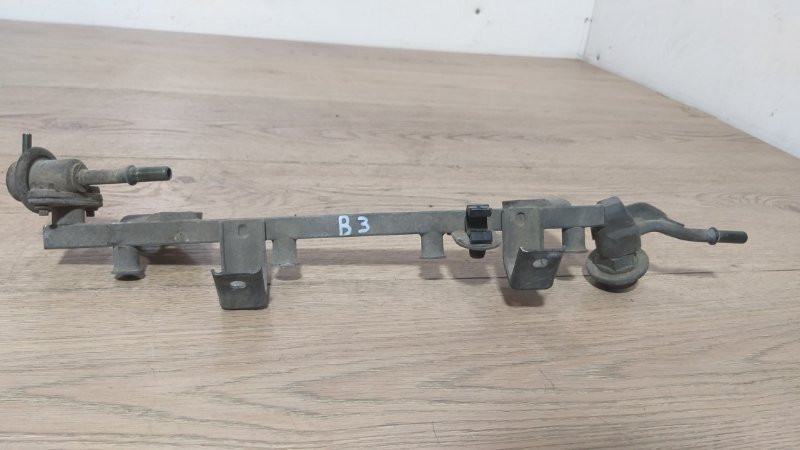 Запчасть рампа форсунки Mazda Demio 2000 DW3W B3E B34M13150B контрактная Рампа форсунки Mazda Demio 2000 DW3W B3E B34M13150B контрактная