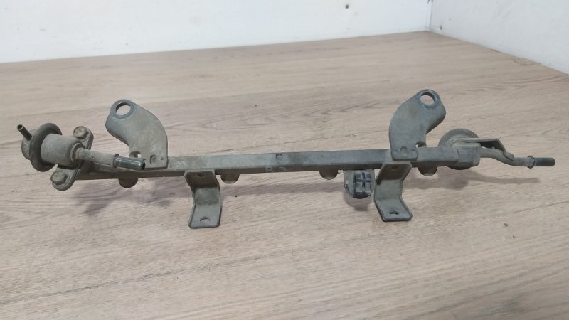 Рампа форсунки Mazda Demio DW3W B3E Рампа форсунки Mazda Demio DW3W B3E