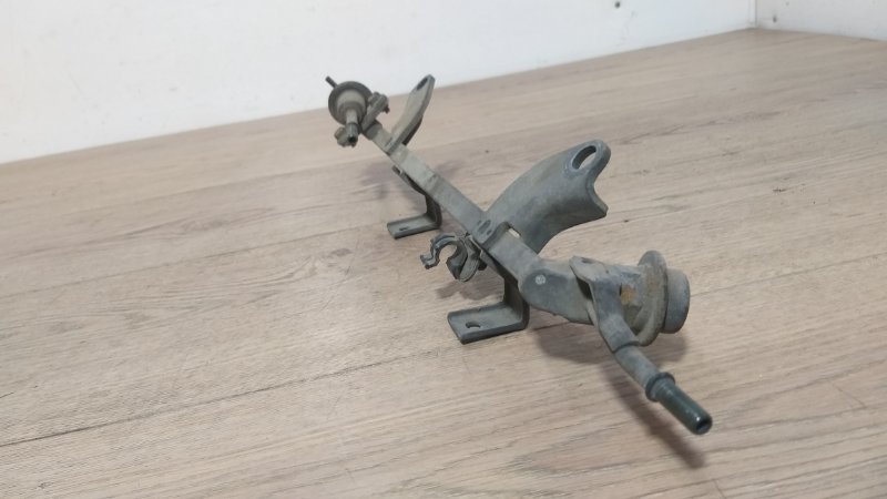 Рампа форсунки Demio 2000 DW3W B3E Рампа форсунки Demio 2000 DW3W B3E