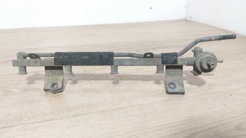 Рампа форсунки Mazda Demio DW3W B3E Рампа форсунки Mazda Demio DW3W B3E