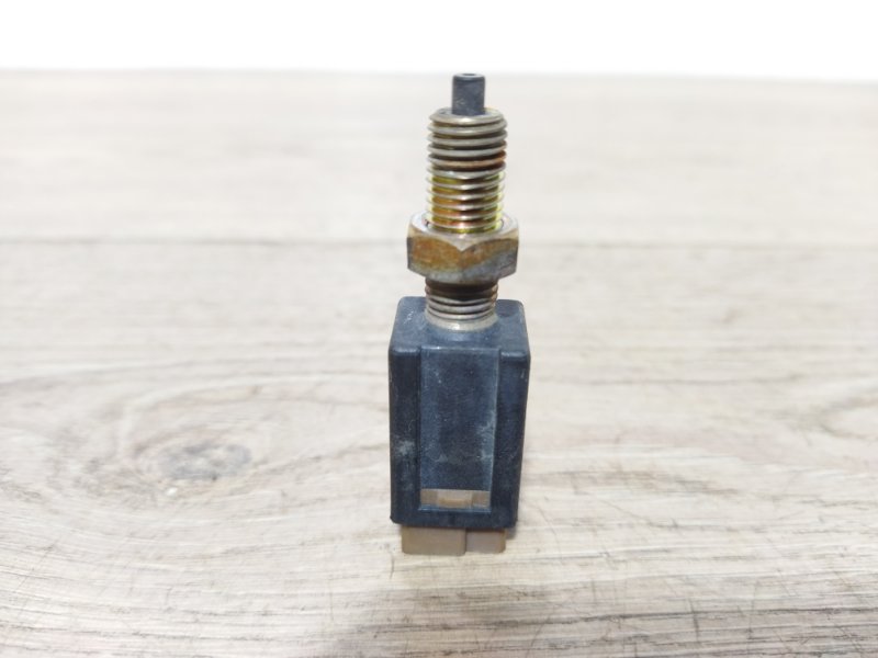 Запчасть концевик педали тормоза Nissan R'nessa 2000 N30 SR20DE 25300-62J00 контрактная Концевик педали тормоза Nissan R'nessa 2000 N30 SR20DE 25300-62J00 контрактная