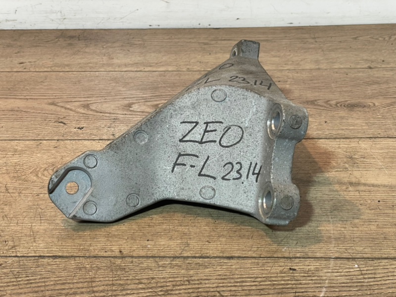 Запчасть кронштейн опоры двигателя передний левый Nissan Leaf 2011 ZE0 EM61 11253-3NA0A контрактная Кронштейн опоры двигателя передний левый Nissan Leaf 2011 ZE0 EM61 11253-3NA0A контрактная