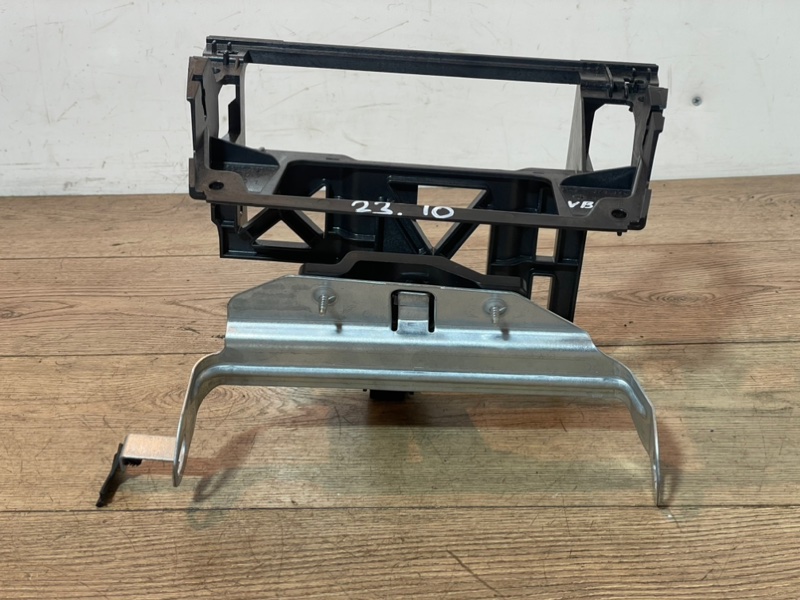Крепление автомагнитолы BMW 3-Series VB23 N52B25A Крепление автомагнитолы BMW 3-Series VB23 N52B25A