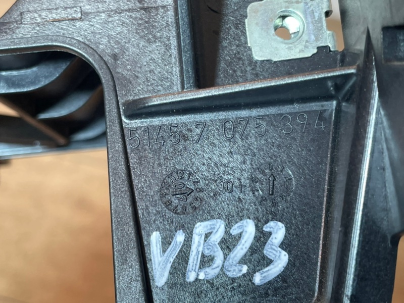 Крепление автомагнитолы 3-Series 2007 VB23 N52B25A Крепление автомагнитолы 3-Series 2007 VB23 N52B25A