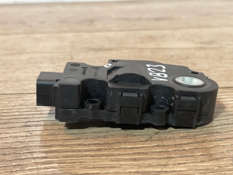Сервопривод печки BMW 3-Series VB23 N52B25A Сервопривод печки BMW 3-Series VB23 N52B25A