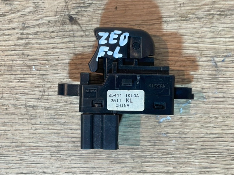 Запчасть кнопка стеклоподьемника Nissan Leaf 2011 ZE0 EM61 254111KL0A контрактная Кнопка стеклоподьемника Nissan Leaf 2011 ZE0 EM61 254111KL0A контрактная