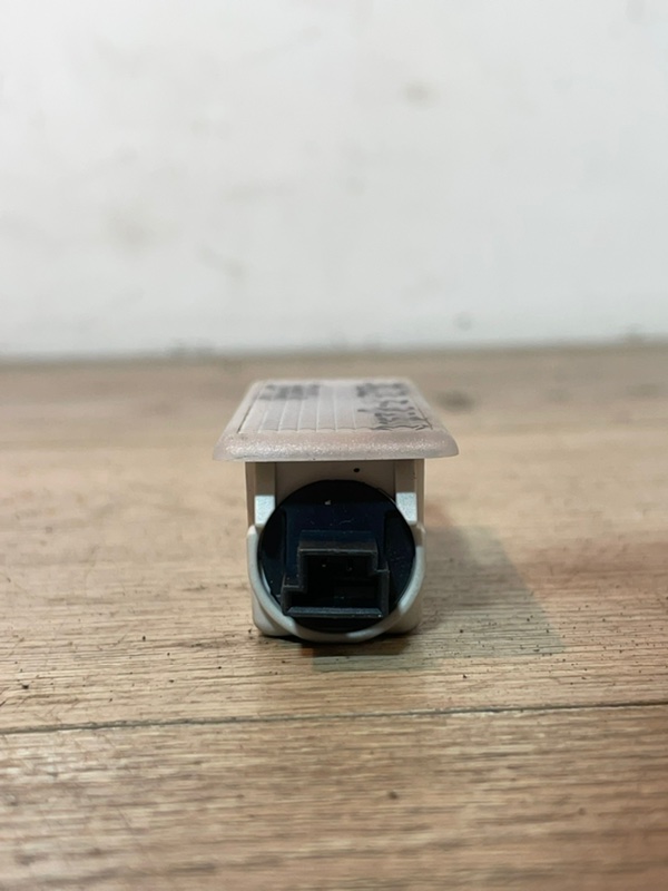 Плафон подсветки двери передний правый BMW 3-Series VB23 N52B25A