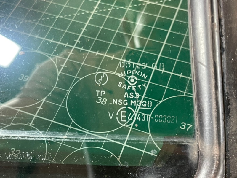 Форточка двери задняя левая Mazda Demio DW3W B3E Форточка двери задняя левая Mazda Demio DW3W B3E