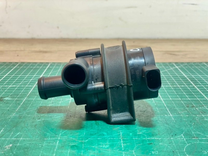 Помпа водяная Volkswagen GOlf 1KZ CBZB
