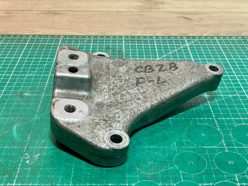 Кронштейн АКПП передний левый Volkswagen GOlf 1KZ CBZB