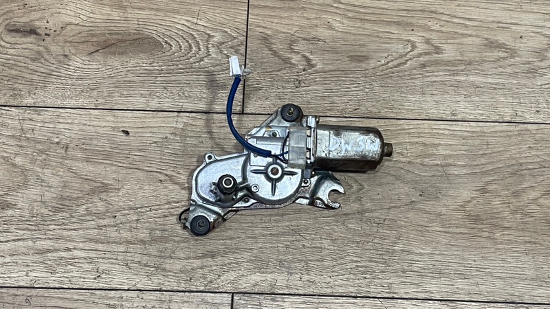 Моторчик дворника задний Mazda Demio 2000 DW3W B3E B00276619A контрактная