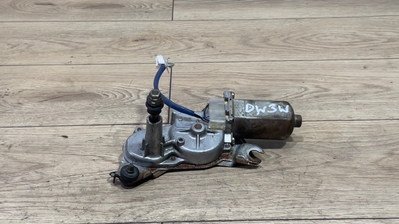 Моторчик дворника задний Demio 2000 DW3W B3E
