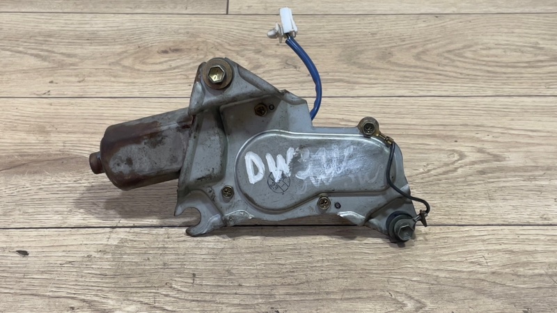 Моторчик дворника задний Demio 2000 DW3W B3E