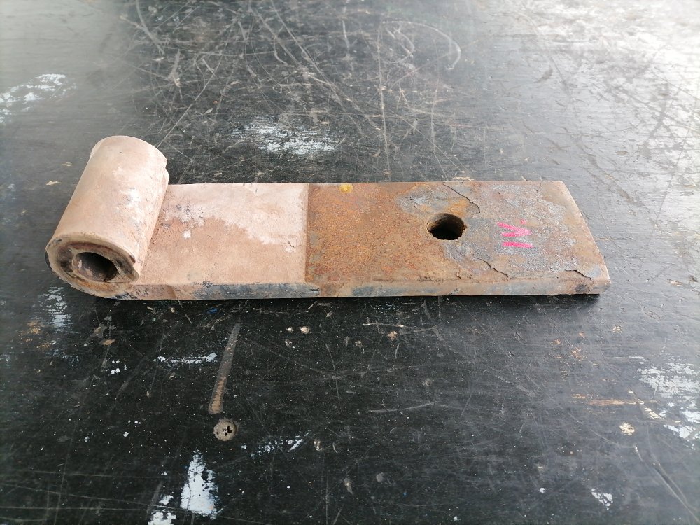 Кронштейн амортизатора нижний задний Iveco Б/У