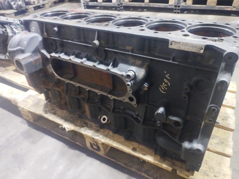 Блок цилиндров Iveco Stralis AT440S42TX/P CURSOR10 F3AE3681D 420HP E5