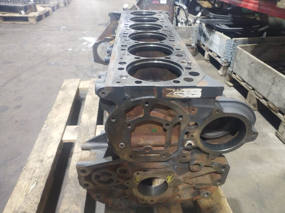 Блок цилиндров Stralis AT440S42TX/P 2016 CURSOR10 F3AE3681D 420HP E5