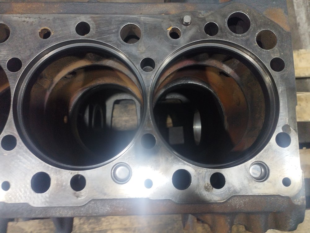 Блок цилиндров Stralis AT440S42TX/P 2016 CURSOR10 F3AE3681D 420HP E5