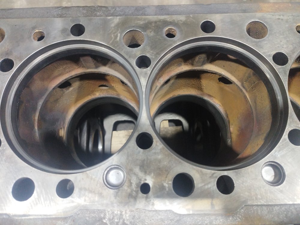 Блок цилиндров Stralis AT440S42TX/P 2016 CURSOR10 F3AE3681D 420HP E5