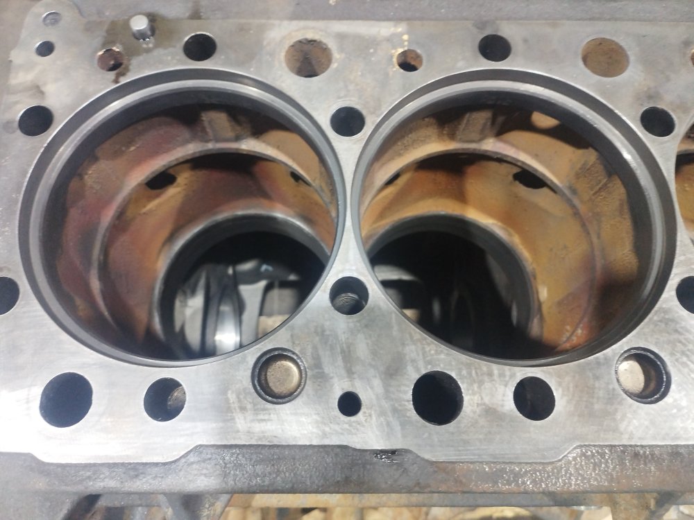 Блок цилиндров Stralis AT440S42TX/P 2016 CURSOR10 F3AE3681D 420HP E5