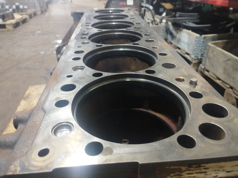 Блок цилиндров Stralis AT440S42TX/P 2016 CURSOR10 F3AE3681D 420HP E5