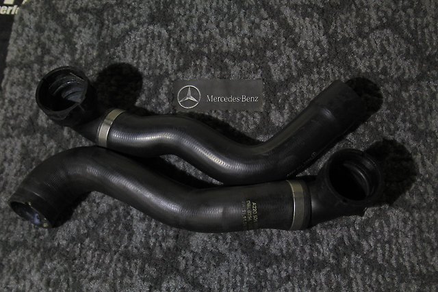 Патрубок радиатора Mercedes S-Class W220 M137