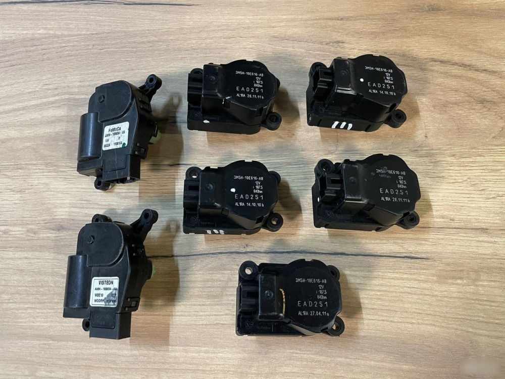 Сервопривод заслонок отопителя Ford AV6N19B634 Б/У