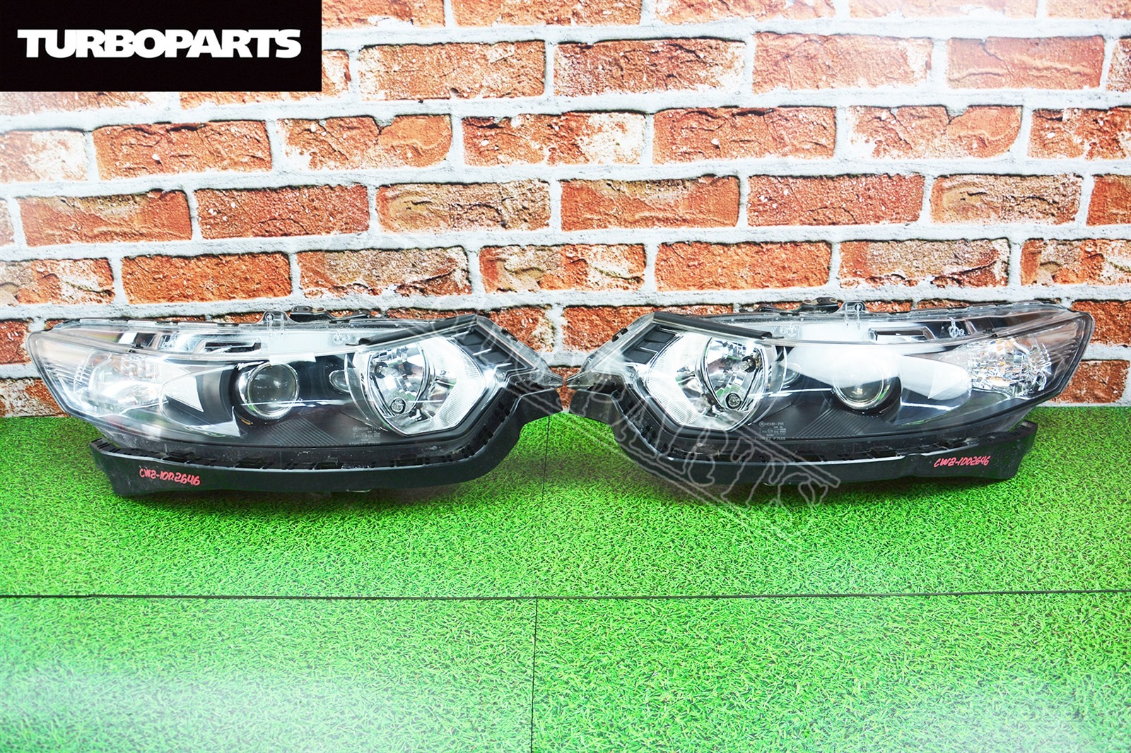 Фары Honda Accord CU1 K24A (б/у) Фары Honda Accord CU1 K24A (б/у)