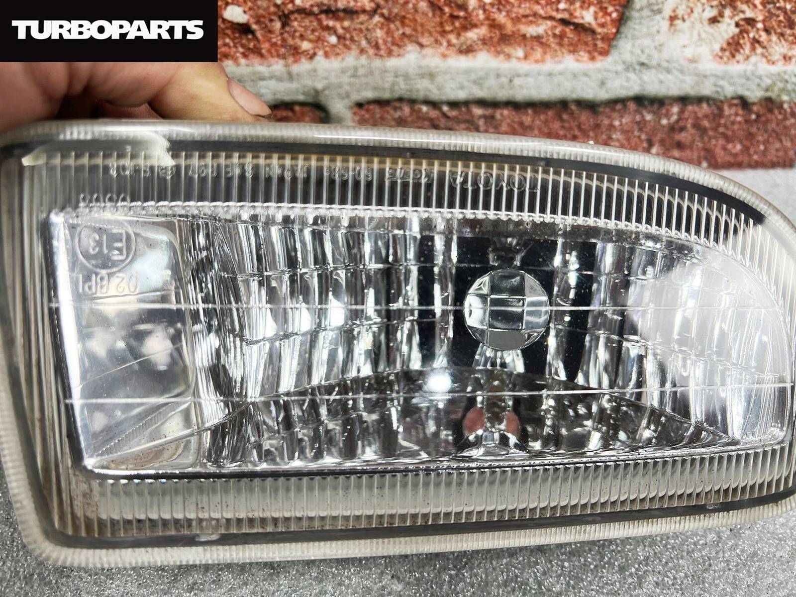 Туманка передняя правая Land Cruiser UZJ100W 5VZFE