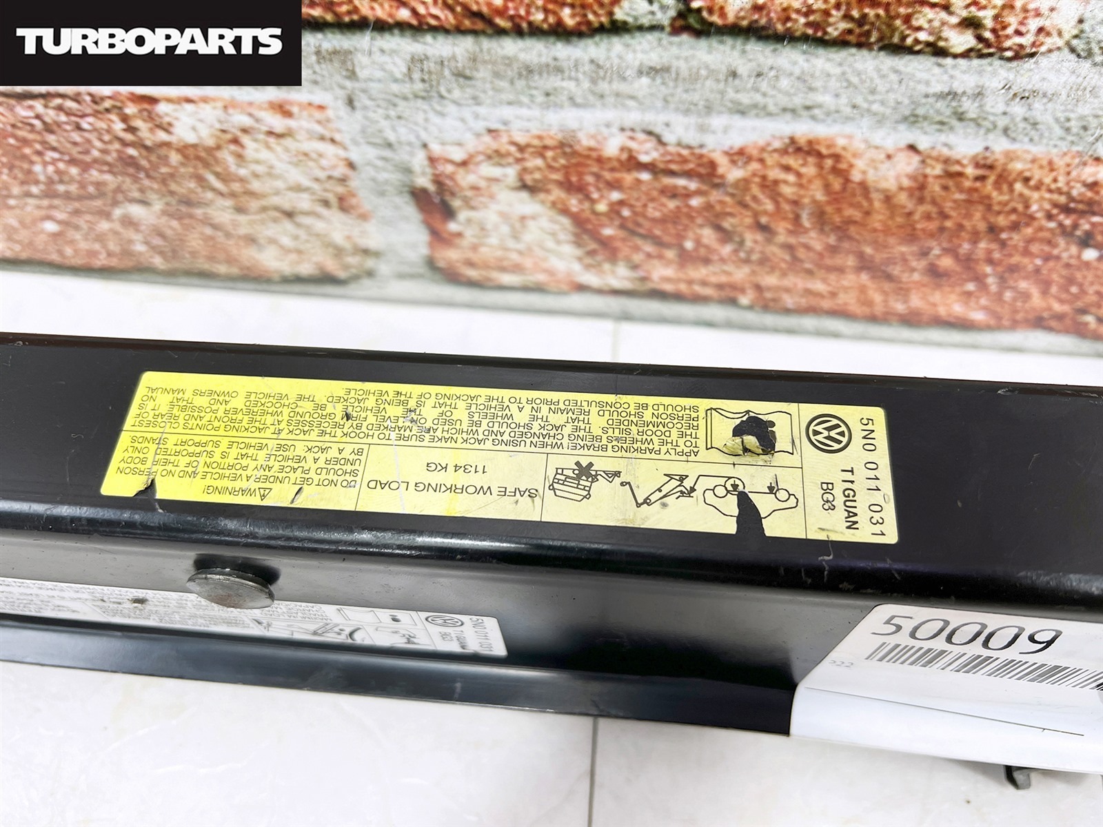 Поддомкратник (домкрат) Tiguan 5N1 CAW