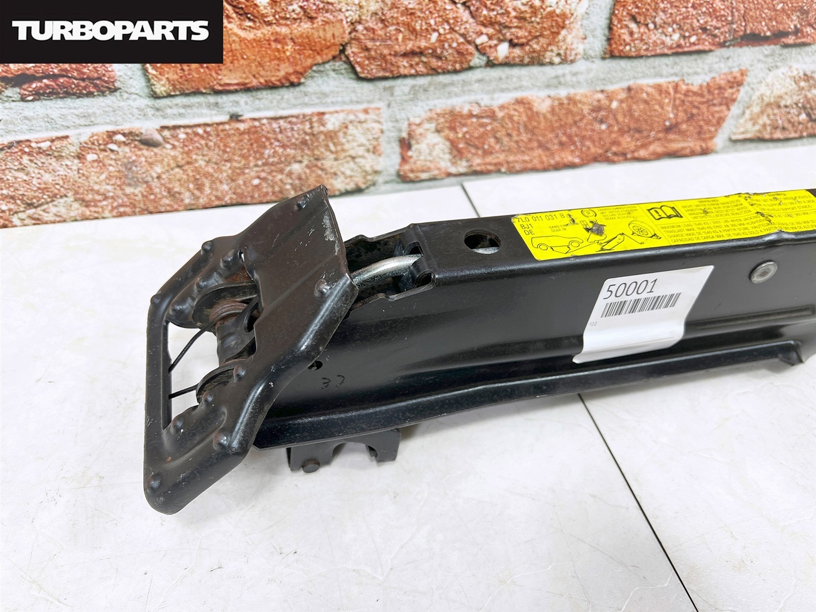 Поддомкратник (домкрат) Tiguan 5N1 CAW