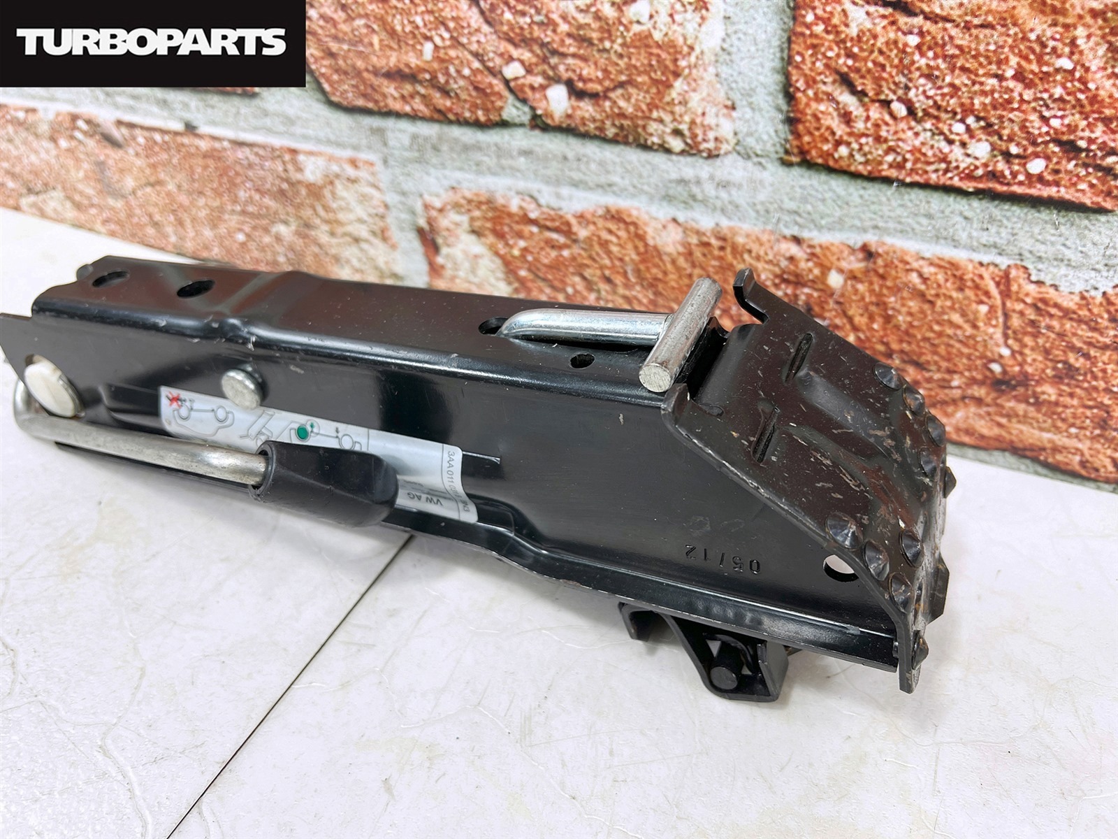 Поддомкратник (домкрат) Passat 3C2 CAXA