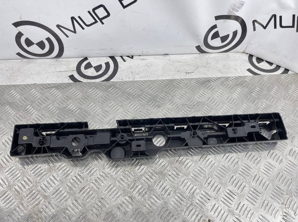 Кронштейн порога левый 5-series G30 Кронштейн порога левый 5-series G30