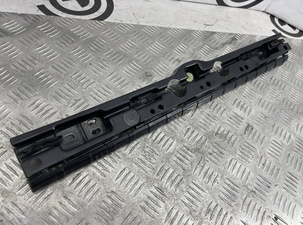 Кронштейн порога передний левый 7-series G11