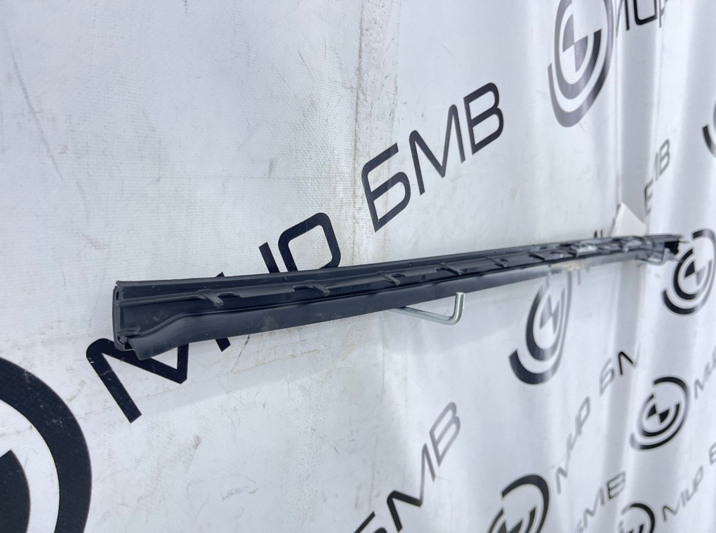 Молдинг лобового стекла правый X5 xDrive50e 2024 G05 B58B30S