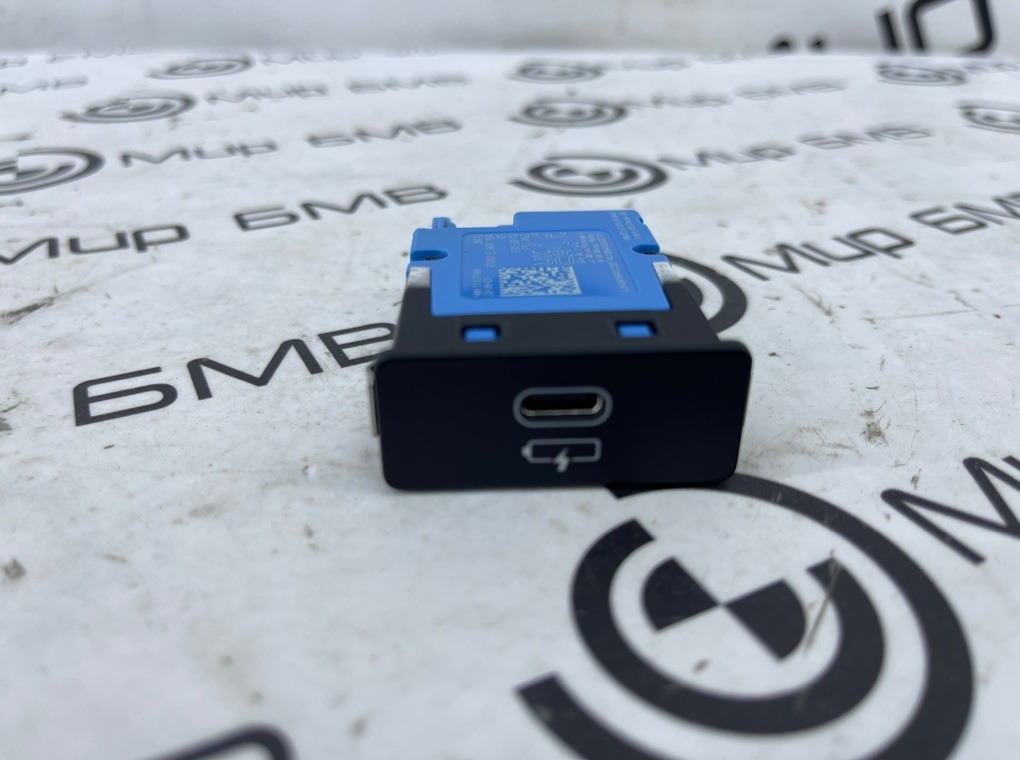 Разъем USB X7 xDrive40d LCI 2023 G07 B57D30B Разъем USB X7 xDrive40d LCI 2023 G07 B57D30B