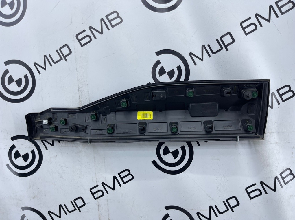 Молдинг двери задний левый XM 2023 G09 S68B44A Молдинг двери задний левый XM 2023 G09 S68B44A