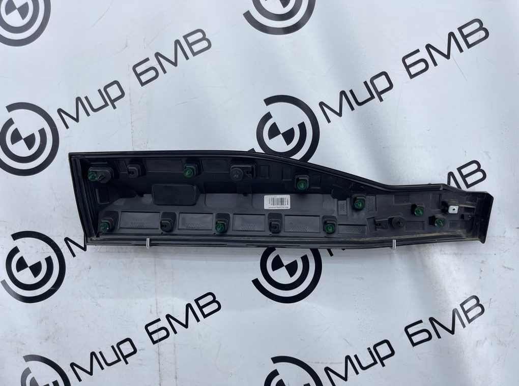 Молдинг двери задний правый XM 2023 G09 S68B44A Молдинг двери задний правый XM 2023 G09 S68B44A
