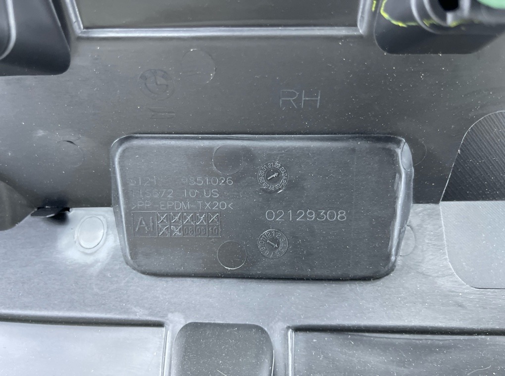 Молдинг двери задний правый XM 2023 G09 S68B44A Молдинг двери задний правый XM 2023 G09 S68B44A