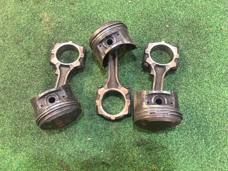 Поршень Nissan RB25 (б/у) Поршень Nissan RB25 (б/у)