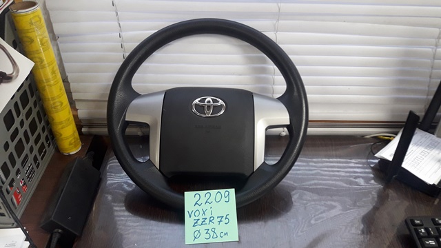 Руль Toyota Voxy ZRR75 (б/у) Руль Toyota Voxy ZRR75 (б/у)