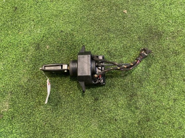 Запчасть замок зажигания AUDI A6 4F2 контрактная Замок зажигания AUDI A6 4F2 контрактная