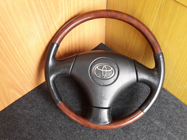 Руль Toyota (б/у) Руль Toyota (б/у)