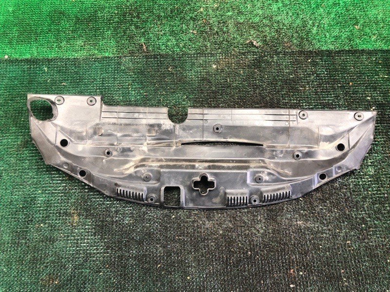 Накладка радиатора IS250 2006 GSE25 4GR-FSE Накладка радиатора IS250 2006 GSE25 4GR-FSE