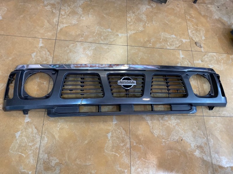 Решетка Nissan Safari Y60 (б/у) Решетка Nissan Safari Y60 (б/у)