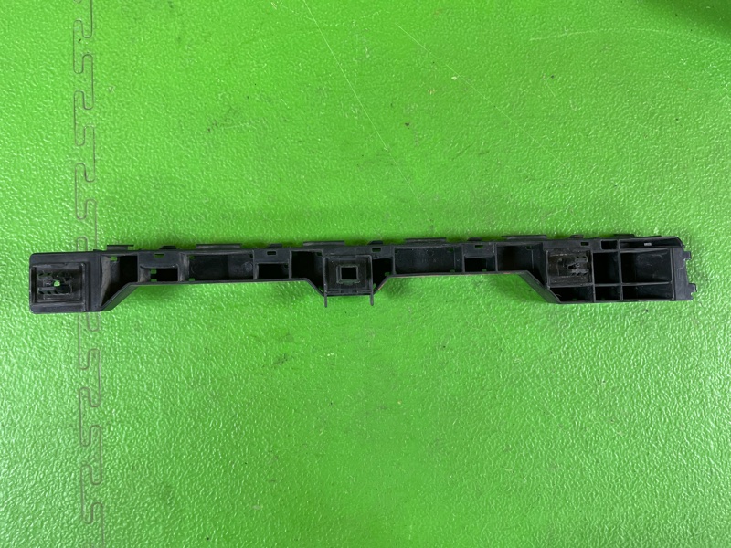 Крепление бампера заднее правое VEZEL 2014 RU4 LEB Крепление бампера заднее правое VEZEL 2014 RU4 LEB