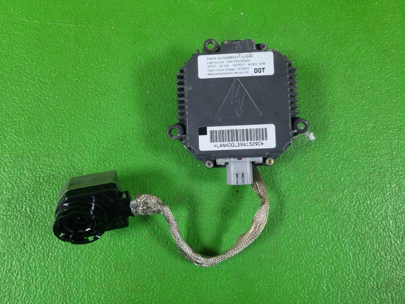 Блок ксенона NISSAN X-TRAIL 2008 NT31 MR20-DE 284748991A контрактная