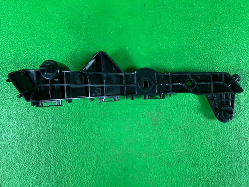 Крепление бампера переднее левое NX200 2017 ZGZ15 3ZRFAE